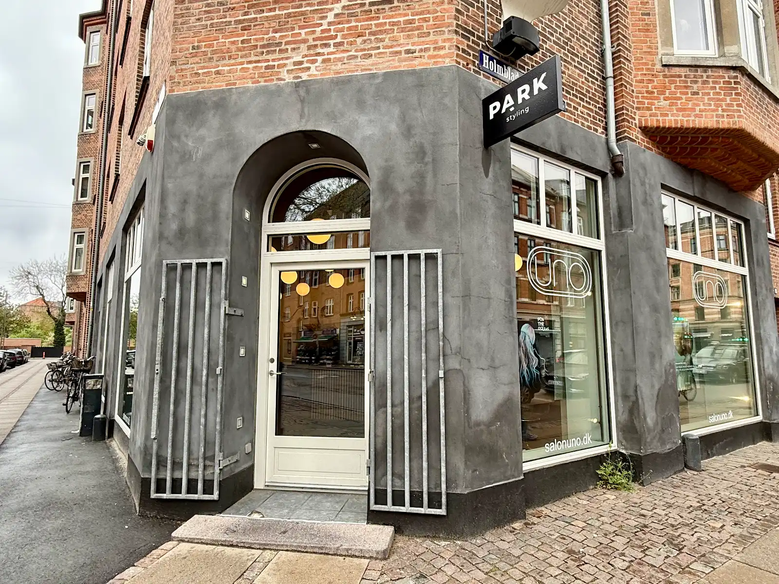 Salonens facade på Holmbladsgade